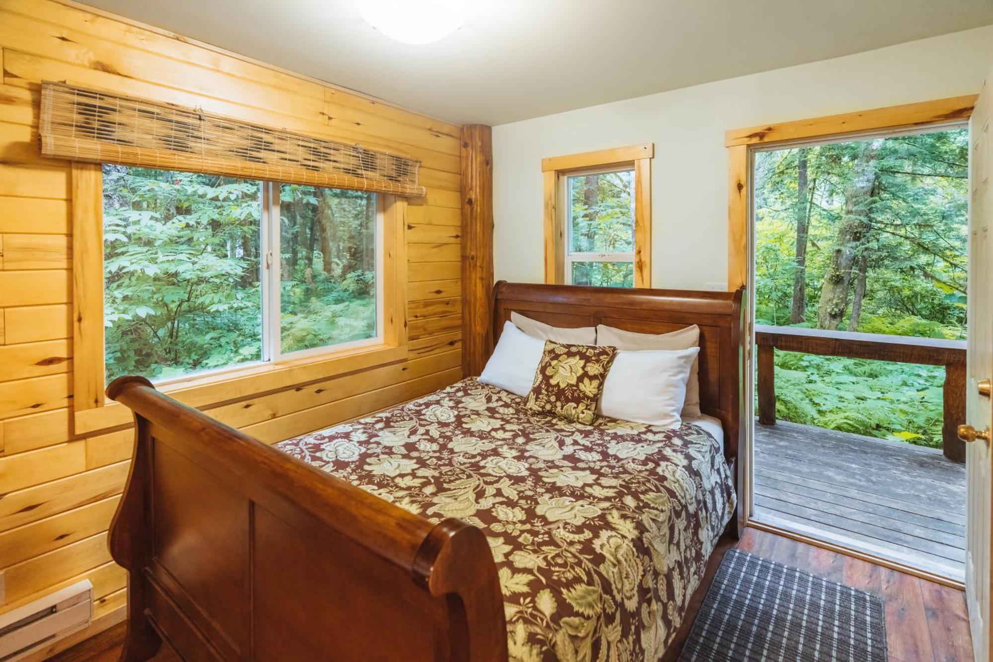Bella Coola Grizzly Tours And Resort Hagensborg 外观 照片