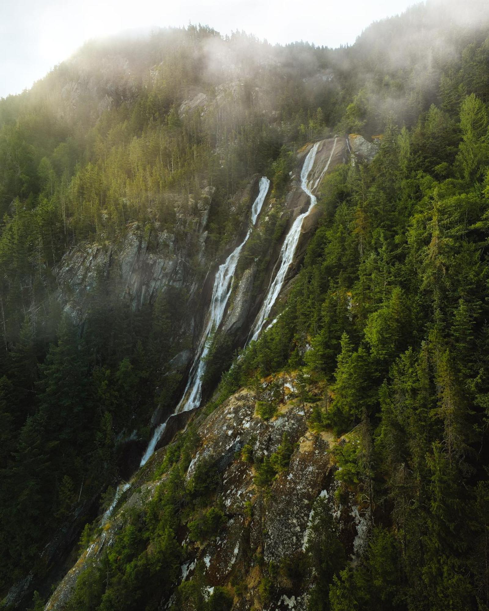 Bella Coola Grizzly Tours And Resort Hagensborg 外观 照片
