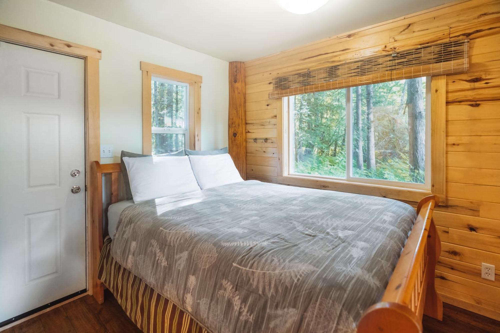 Bella Coola Grizzly Tours And Resort Hagensborg 外观 照片