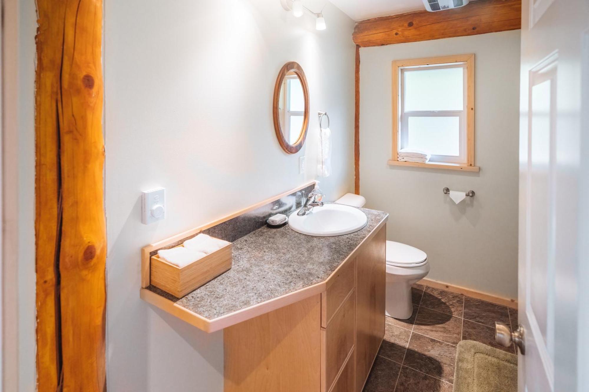 Bella Coola Grizzly Tours And Resort Hagensborg 外观 照片