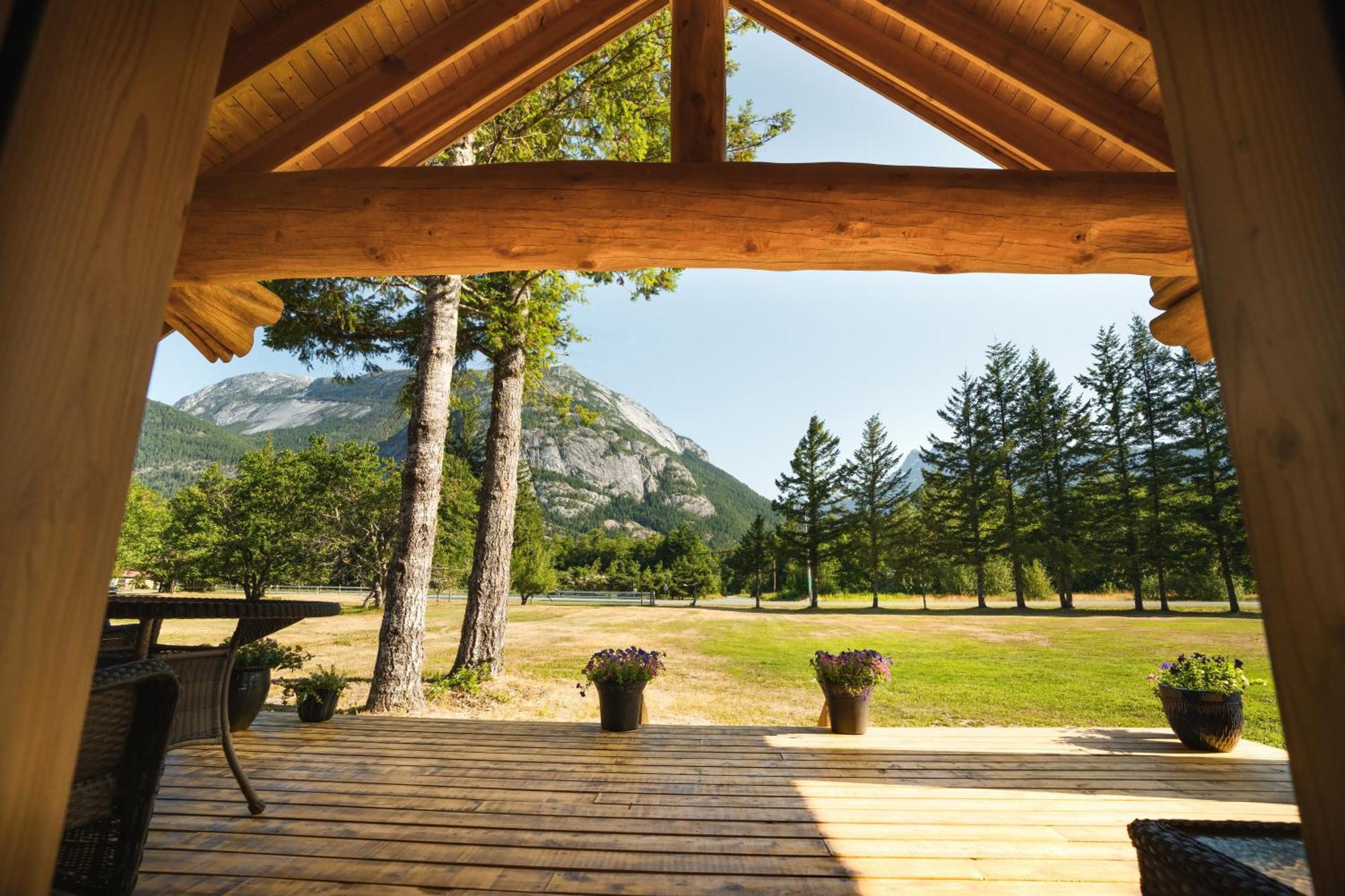 Bella Coola Grizzly Tours And Resort Hagensborg 外观 照片