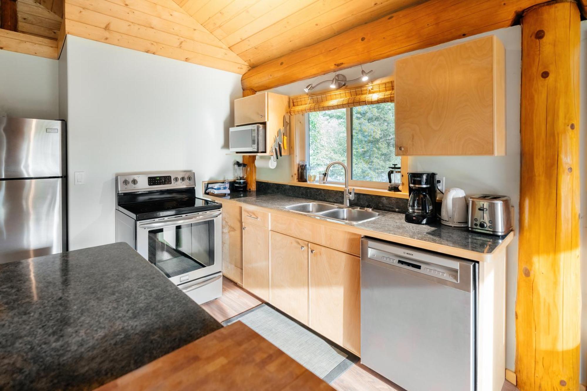 Bella Coola Grizzly Tours And Resort Hagensborg 外观 照片