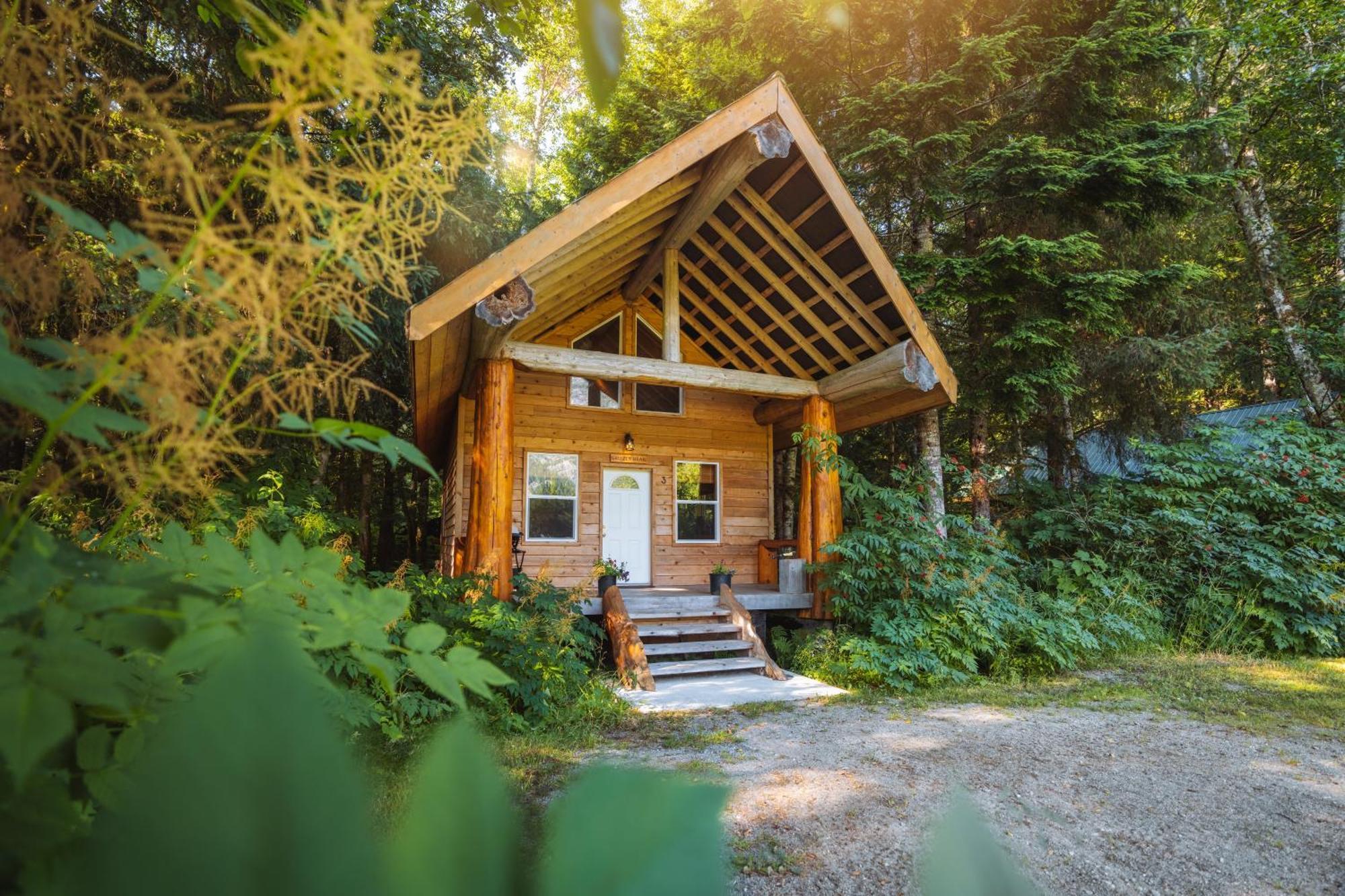 Bella Coola Grizzly Tours And Resort Hagensborg 外观 照片